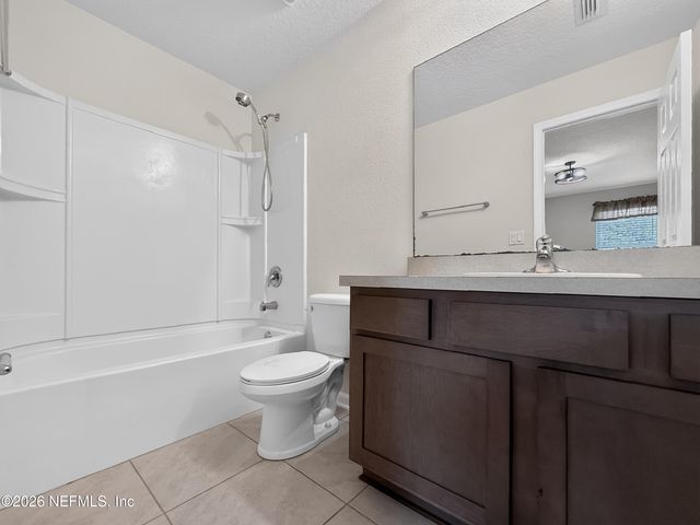 940 CAPITOL Parkway, Jacksonville, FL 32218