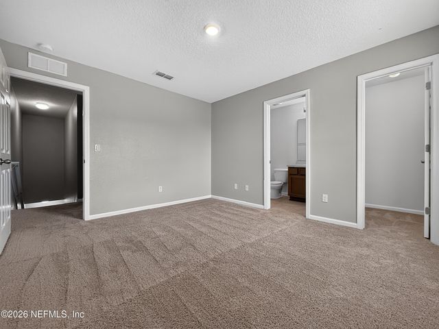 940 CAPITOL Parkway, Jacksonville, FL 32218