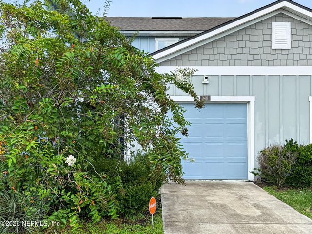940 CAPITOL Parkway, Jacksonville, FL 32218
