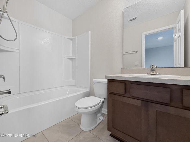940 CAPITOL Parkway, Jacksonville, FL 32218