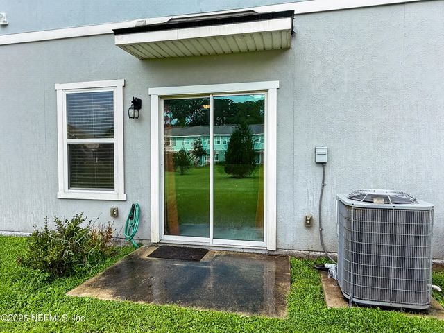 940 CAPITOL Parkway, Jacksonville, FL 32218