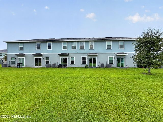 940 CAPITOL Parkway, Jacksonville, FL 32218