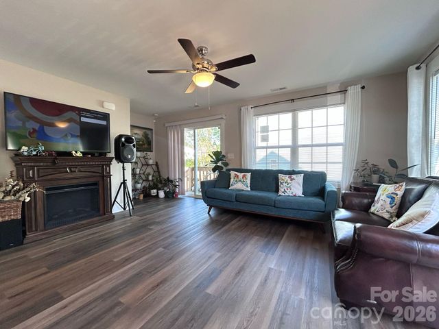 606 E Carpenter Street, Dallas, NC 28034