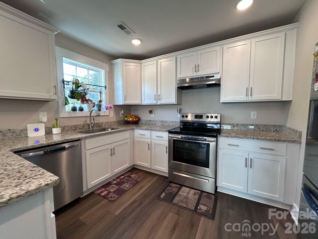606 E Carpenter Street, Dallas, NC 28034