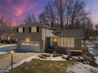5729 Forest Ridge Drive, North Olmsted, OH 44070