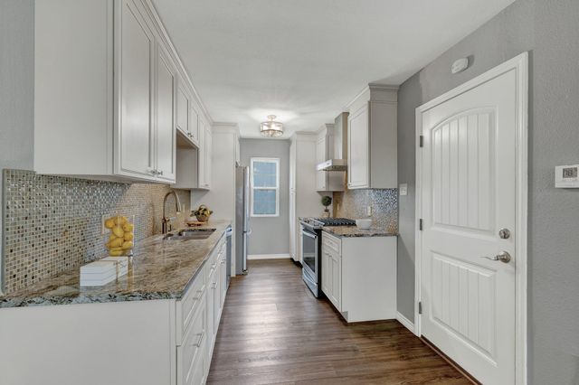 1905 Castle Gate CIR, San Marcos, TX 78666
