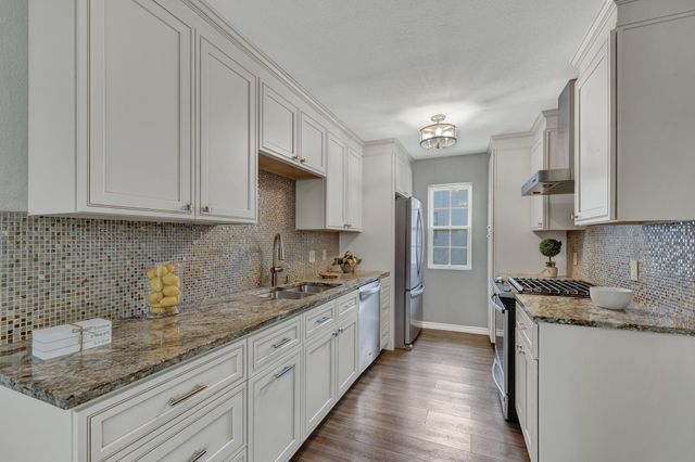 1905 Castle Gate CIR, San Marcos, TX 78666