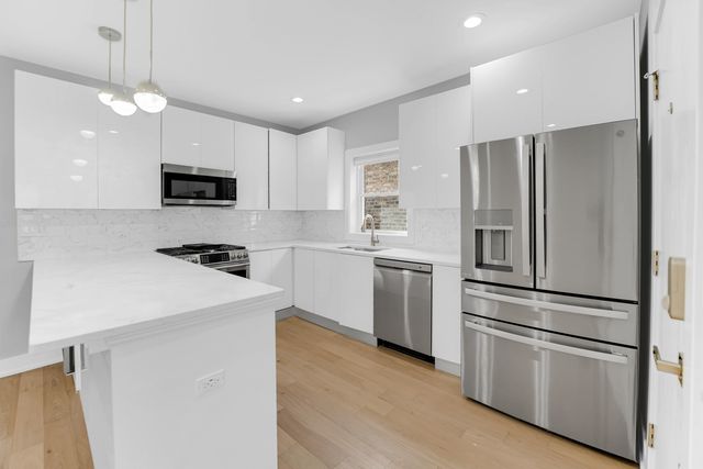 4721 W Warwick Avenue, Chicago, IL 60641