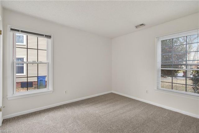 404 Dahoon CT, Chesapeake, VA 23320