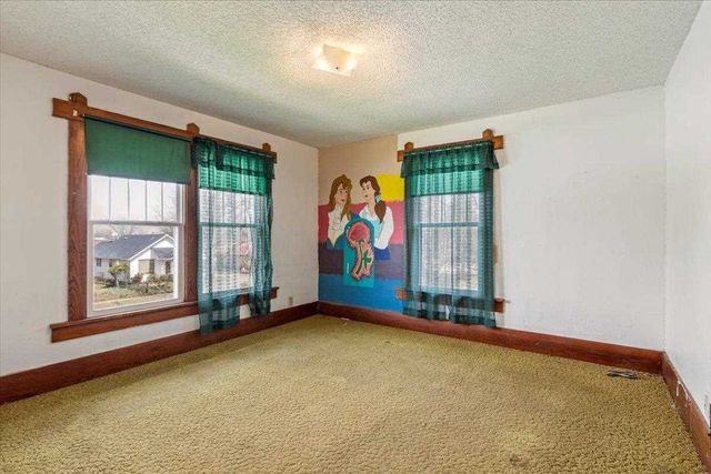 321 N 3rd St, Walters, OK 73572