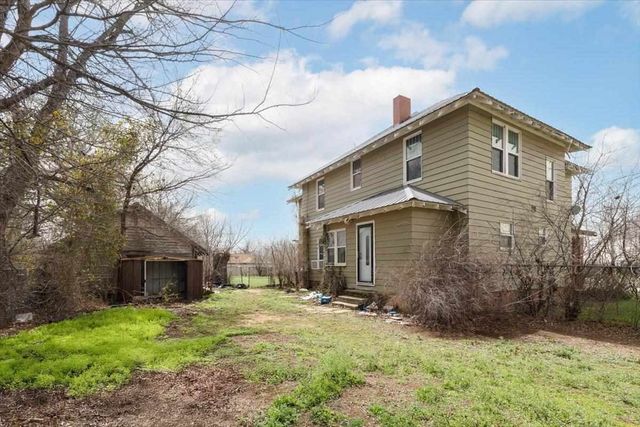 321 N 3rd St, Walters, OK 73572