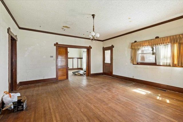 321 N 3rd St, Walters, OK 73572