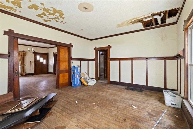 321 N 3rd St, Walters, OK 73572