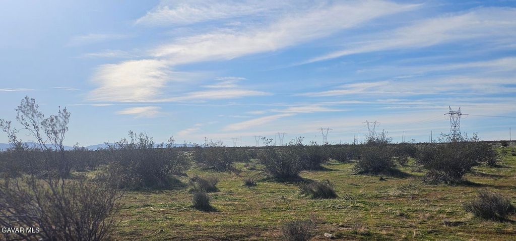 105th Street West, Rosamond, CA 93560