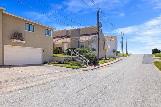 3700 83rd Street 26, Galveston, TX 77554