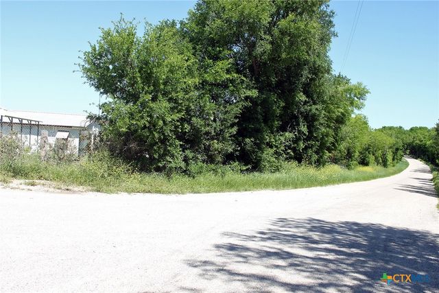 1023 Sierra Drive, Lockhart, TX 78644