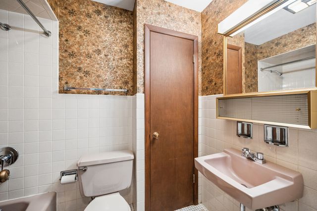 1424 Lehigh Avenue B1, Glenview, IL 60026