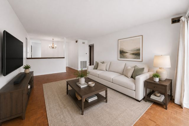 1424 Lehigh Avenue B1, Glenview, IL 60026