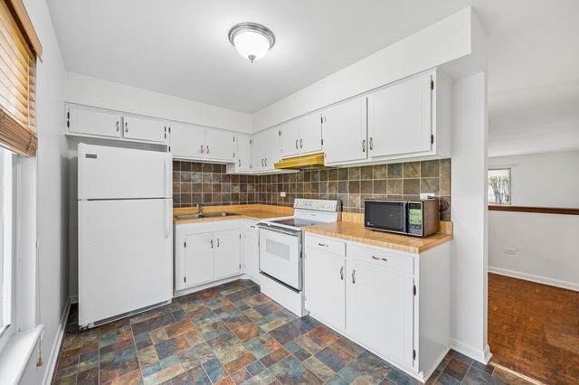 1424 Lehigh Avenue B1, Glenview, IL 60026