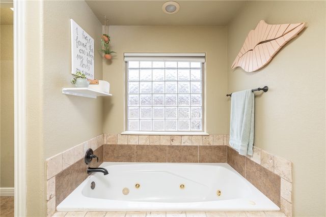 2001 Quinlan Avenue, Lowell, AR 72745