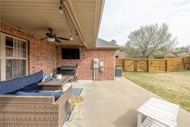 2001 Quinlan Avenue, Lowell, AR 72745