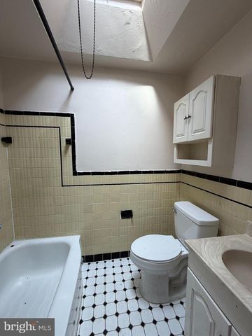 7 W 21ST ST, Chester, PA 19013