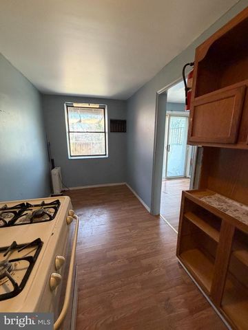 7 W 21ST ST, Chester, PA 19013