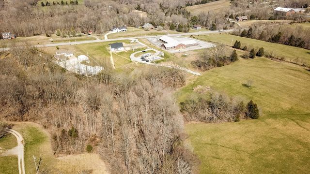 1626 New Highway 52 E, Westmoreland, TN 37186