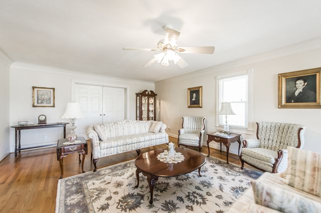 1626 New Highway 52 E, Westmoreland, TN 37186
