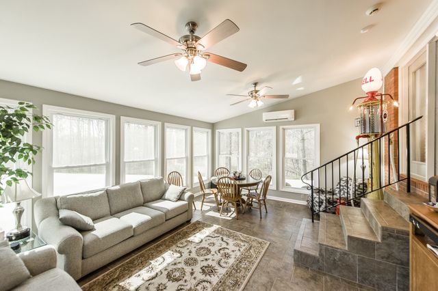 1626 New Highway 52 E, Westmoreland, TN 37186