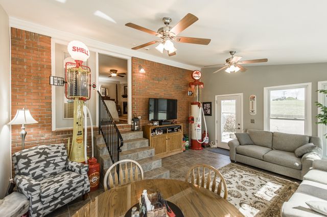 1626 New Highway 52 E, Westmoreland, TN 37186