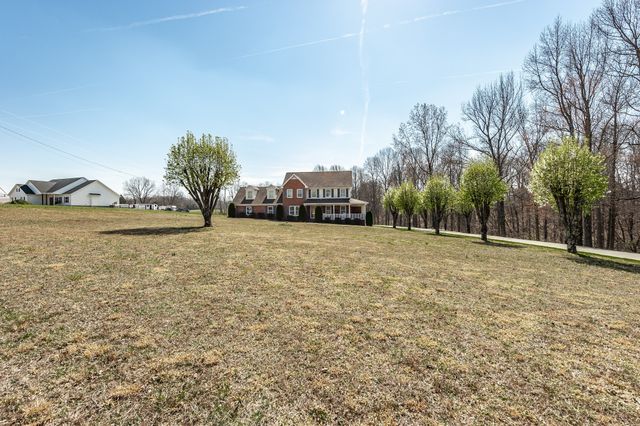 1626 New Highway 52 E, Westmoreland, TN 37186