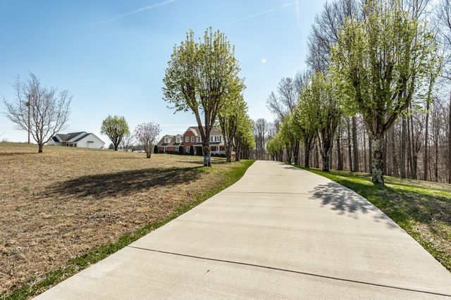 1626 New Highway 52 E, Westmoreland, TN 37186