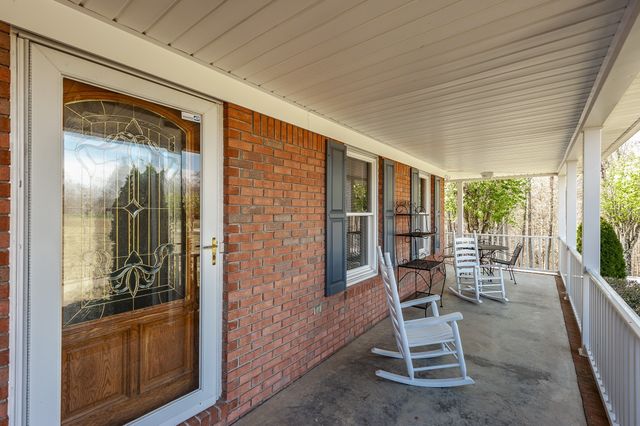 1626 New Highway 52 E, Westmoreland, TN 37186