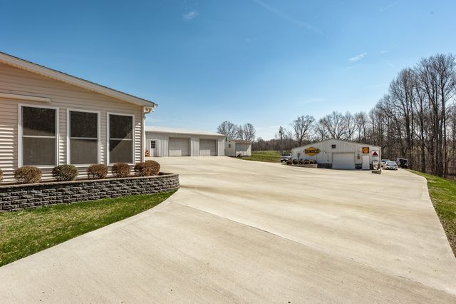 1626 New Highway 52 E, Westmoreland, TN 37186