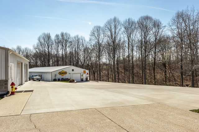 1626 New Highway 52 E, Westmoreland, TN 37186