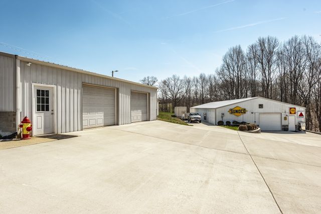 1626 New Highway 52 E, Westmoreland, TN 37186