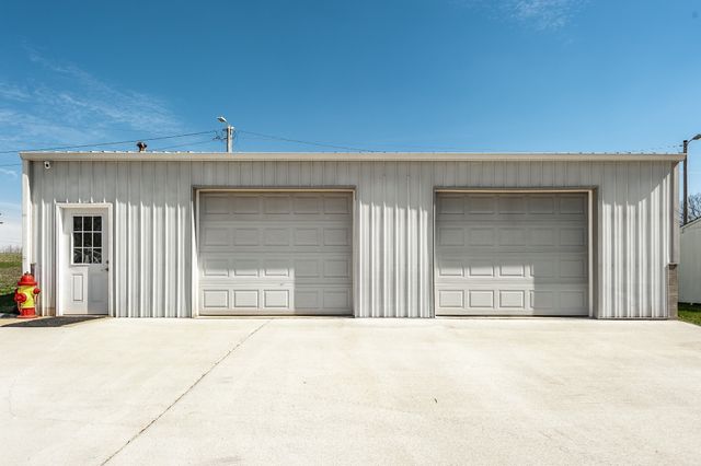 1626 New Highway 52 E, Westmoreland, TN 37186