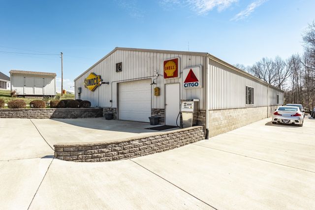 1626 New Highway 52 E, Westmoreland, TN 37186
