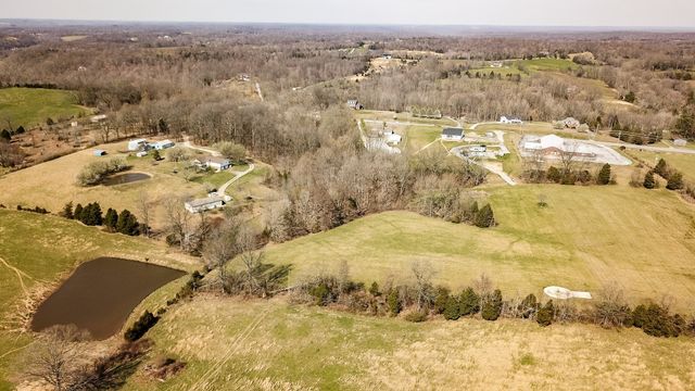 1626 New Highway 52 E, Westmoreland, TN 37186