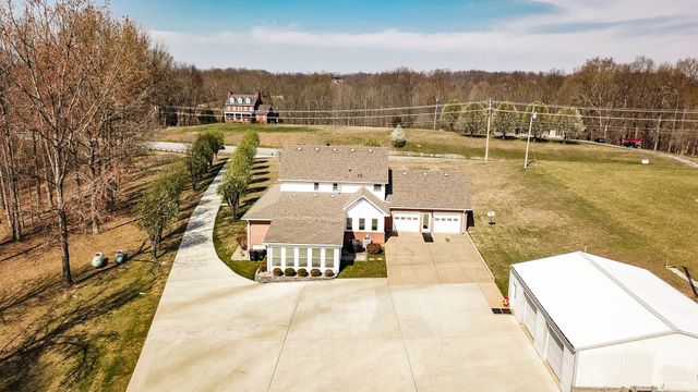 1626 New Highway 52 E, Westmoreland, TN 37186