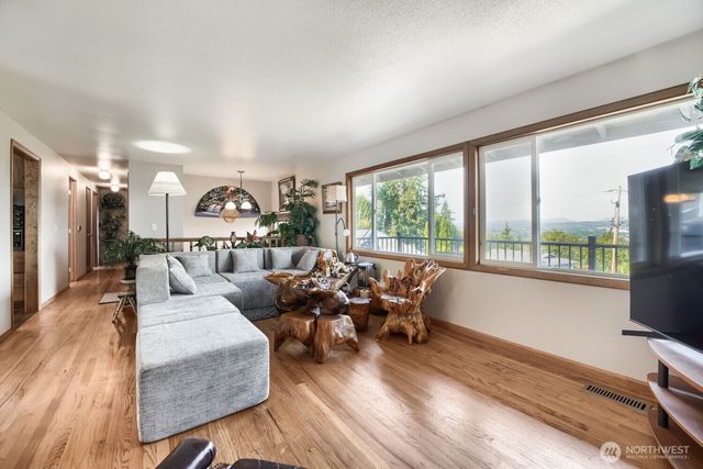 4329 S 239th PL, Kent, WA 98032