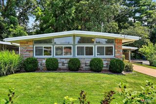 2134 East Drive, St Louis, MO 63131