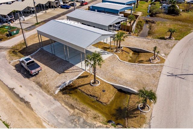 1067 Fisherman Drive N, Crystal Beach, TX 77650
