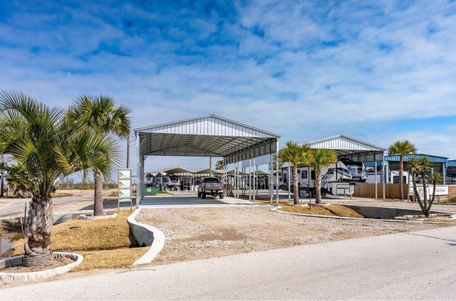 1067 Fisherman Drive N, Crystal Beach, TX 77650
