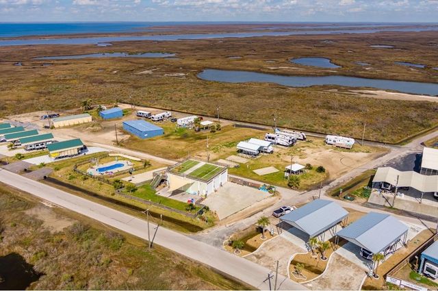 1067 Fisherman Drive N, Crystal Beach, TX 77650