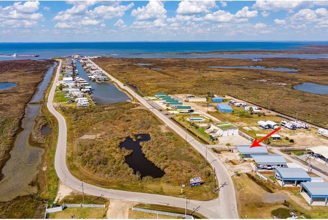 1067 Fisherman Drive N, Crystal Beach, TX 77650