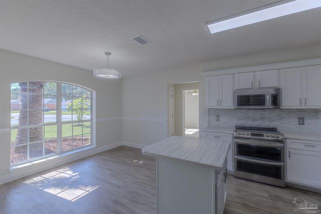 1000 Softshoe Pl, Pensacola, FL 32506