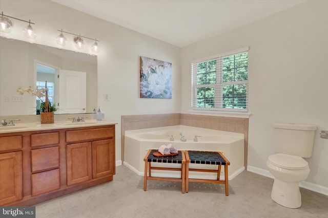 500 BRIDLE PATH LN, Red Lion, PA 17356