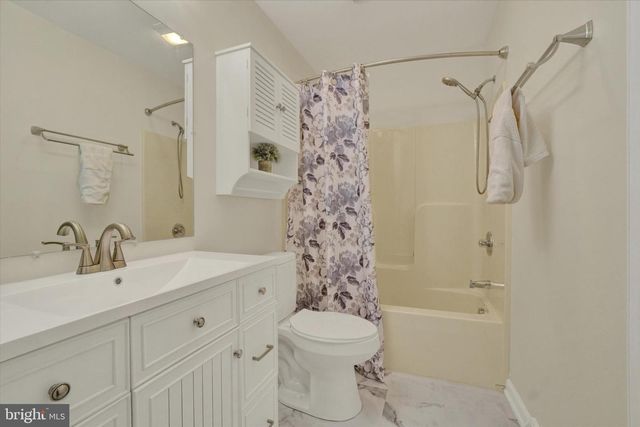 500 BRIDLE PATH LN, Red Lion, PA 17356
